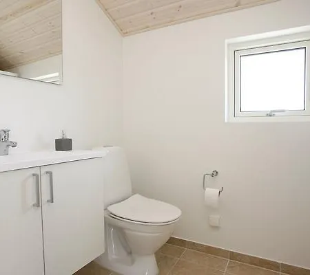 Four-bedroom Holiday In 8 *