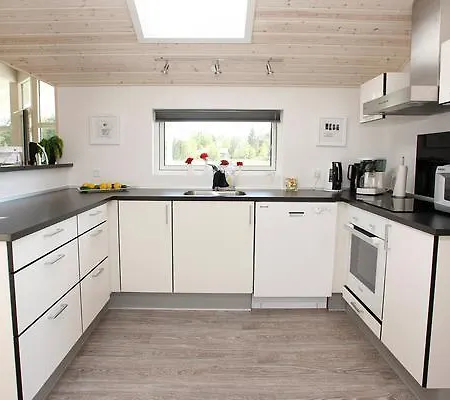 Дом отдыха Four-bedroom Holiday In 8 *