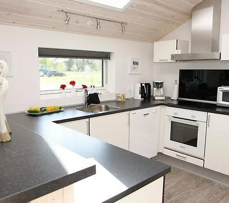 Four-bedroom Holiday In 8